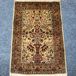 ペルシャ絨毯　ラグマット